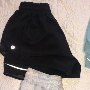 Lululemon Hotty Hot Shorts. 2.5 inch
